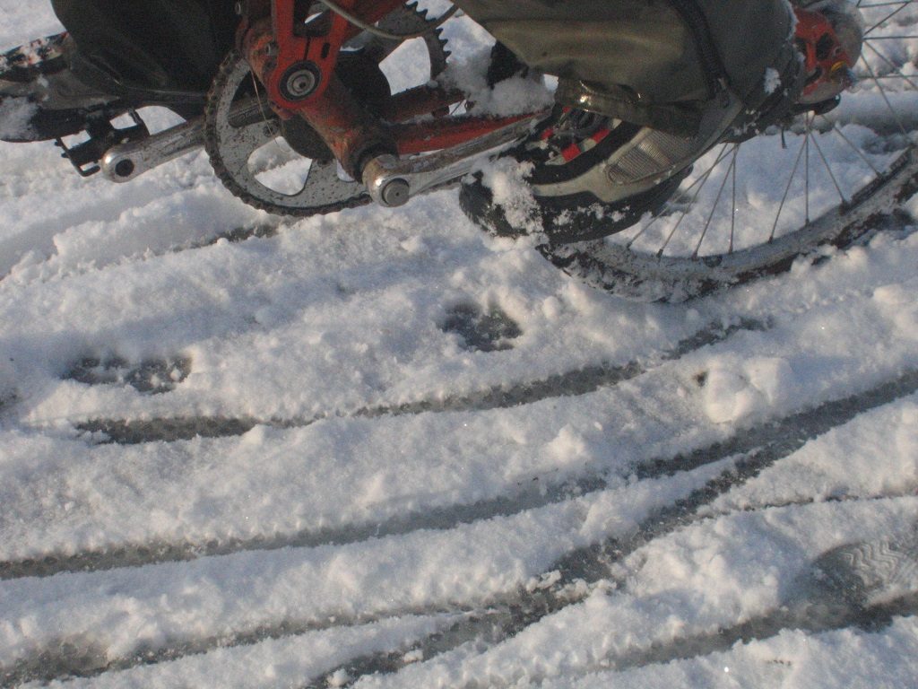 Narrow winter tyres on road bike 1024x768 1
