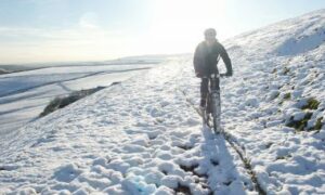Navigating Snow and Ice Essential Advice for Electric Bike Riders1d4690104 380 1